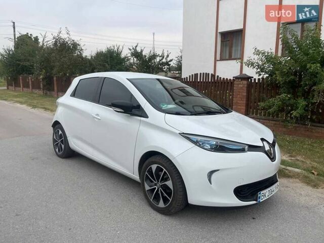 Белый Рено Зое, объемом двигателя 0 л и пробегом 58 тыс. км за 11840 $, фото 1 на Automoto.ua