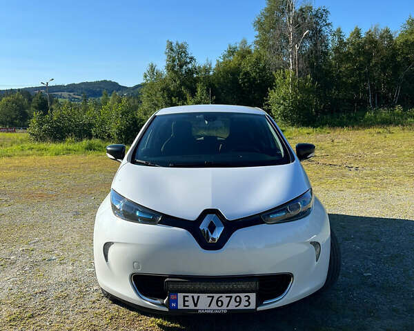 Білий Рено Зое, об'ємом двигуна 0 л та пробігом 73 тис. км за 6200 $, фото 1 на Automoto.ua