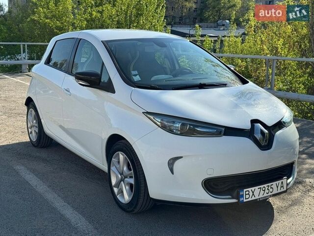 Белый Рено Зое, объемом двигателя 0 л и пробегом 9 тыс. км за 11200 $, фото 1 на Automoto.ua
