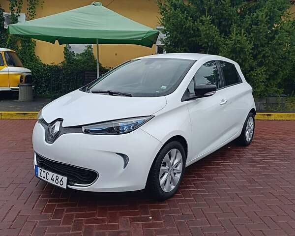 Белый Рено Зое, объемом двигателя 0 л и пробегом 116 тыс. км за 8750 $, фото 1 на Automoto.ua