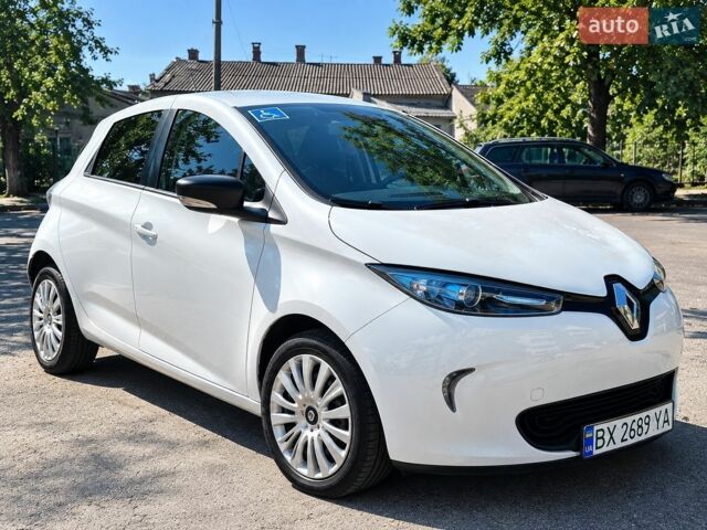 Белый Рено Зое, объемом двигателя 0 л и пробегом 46 тыс. км за 10499 $, фото 1 на Automoto.ua