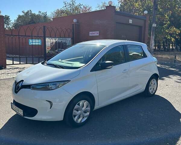 Белый Рено Зое, объемом двигателя 0 л и пробегом 95 тыс. км за 9650 $, фото 1 на Automoto.ua