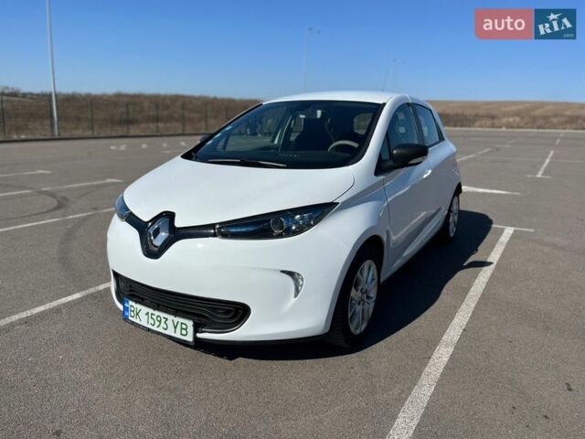 Белый Рено Зое, объемом двигателя 0 л и пробегом 55 тыс. км за 9500 $, фото 1 на Automoto.ua