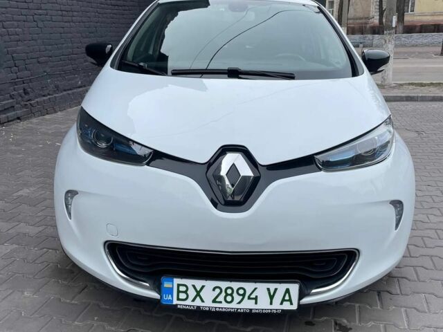 Белый Рено Зое, объемом двигателя 0 л и пробегом 145 тыс. км за 10200 $, фото 1 на Automoto.ua