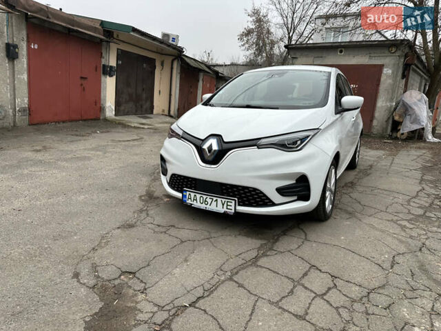 Белый Рено Зое, объемом двигателя 0 л и пробегом 79 тыс. км за 12000 $, фото 1 на Automoto.ua