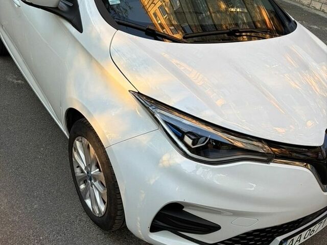 Белый Рено Зое, объемом двигателя 0 л и пробегом 80 тыс. км за 12300 $, фото 1 на Automoto.ua