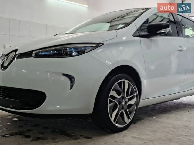 Белый Рено Зое, объемом двигателя 0 л и пробегом 50 тыс. км за 10300 $, фото 1 на Automoto.ua