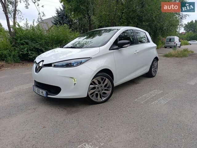 Белый Рено Зое, объемом двигателя 0 л и пробегом 60 тыс. км за 10500 $, фото 1 на Automoto.ua