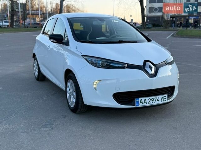 Белый Рено Зое, объемом двигателя 0 л и пробегом 87 тыс. км за 9700 $, фото 1 на Automoto.ua