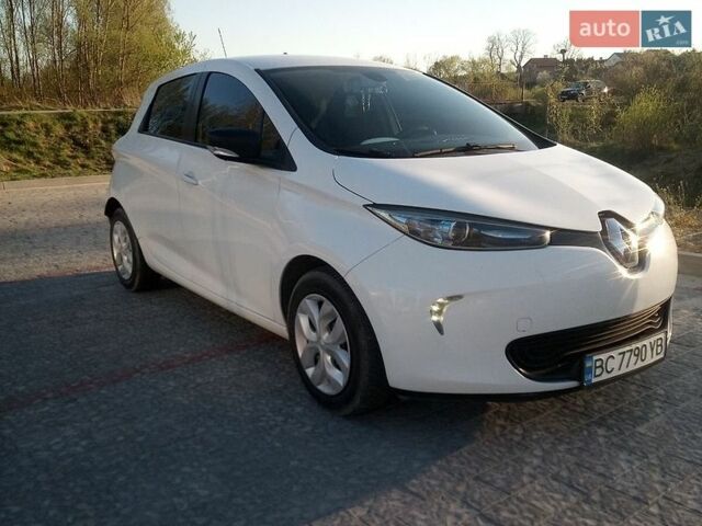 Белый Рено Зое, объемом двигателя 0 л и пробегом 137 тыс. км за 10000 $, фото 1 на Automoto.ua
