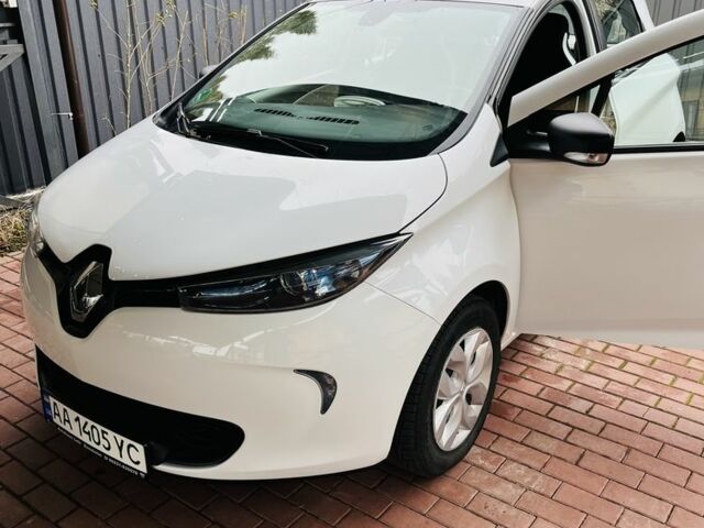 Белый Рено Зое, объемом двигателя 0 л и пробегом 64 тыс. км за 10500 $, фото 1 на Automoto.ua