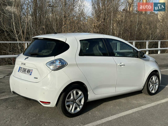 Белый Рено Зое, объемом двигателя 0 л и пробегом 27 тыс. км за 11500 $, фото 1 на Automoto.ua