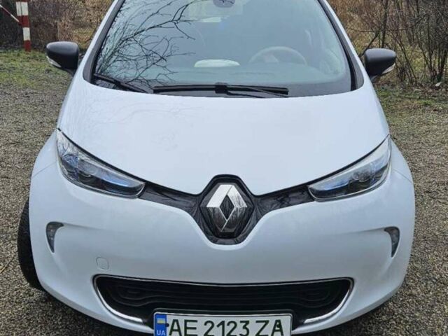 Белый Рено Зое, объемом двигателя 0 л и пробегом 54 тыс. км за 15000 $, фото 1 на Automoto.ua