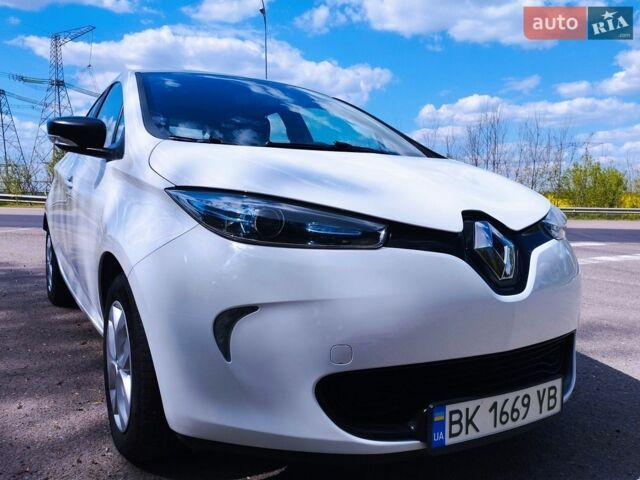 Белый Рено Зое, объемом двигателя 0 л и пробегом 55 тыс. км за 9650 $, фото 1 на Automoto.ua
