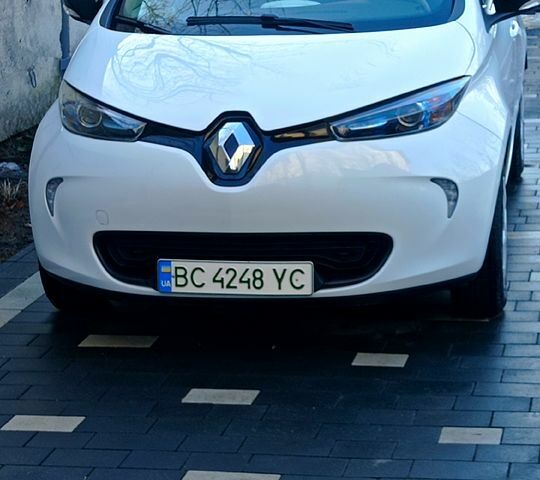 Белый Рено Зое, объемом двигателя 0 л и пробегом 81 тыс. км за 7100 $, фото 1 на Automoto.ua