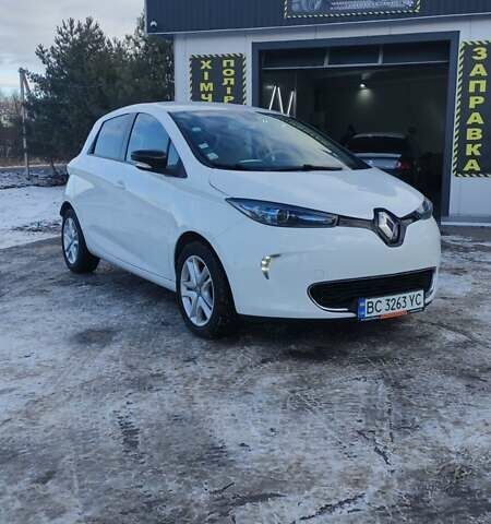 Белый Рено Зое, объемом двигателя 0 л и пробегом 38 тыс. км за 9500 $, фото 1 на Automoto.ua