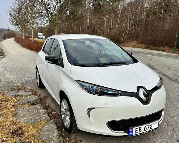 Белый Рено Зое, объемом двигателя 0 л и пробегом 56 тыс. км за 9200 $, фото 1 на Automoto.ua