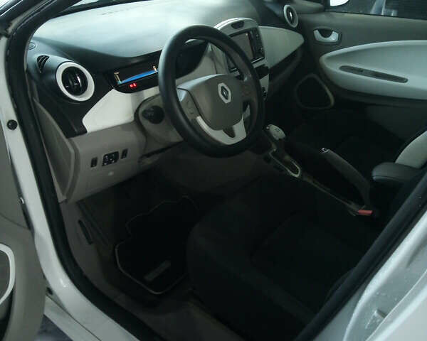 Білий Рено Зое, об'ємом двигуна 0 л та пробігом 126 тис. км за 9600 $, фото 1 на Automoto.ua