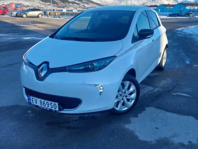 Белый Рено Зое, объемом двигателя 0 л и пробегом 63 тыс. км за 9300 $, фото 1 на Automoto.ua