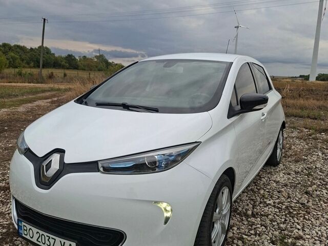 Белый Рено Зое, объемом двигателя 0 л и пробегом 123 тыс. км за 10250 $, фото 1 на Automoto.ua