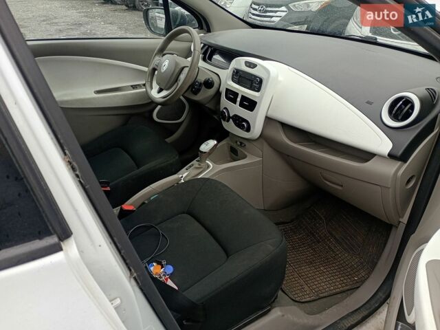 Білий Рено Зое, об'ємом двигуна 0 л та пробігом 132 тис. км за 8998 $, фото 1 на Automoto.ua