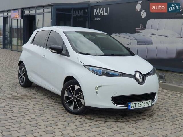 Белый Рено Зое, объемом двигателя 0 л и пробегом 85 тыс. км за 10900 $, фото 1 на Automoto.ua