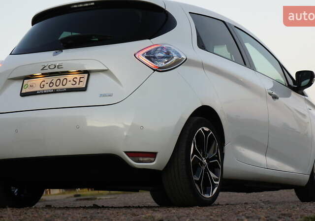 Белый Рено Зое, объемом двигателя 0 л и пробегом 159 тыс. км за 8950 $, фото 1 на Automoto.ua