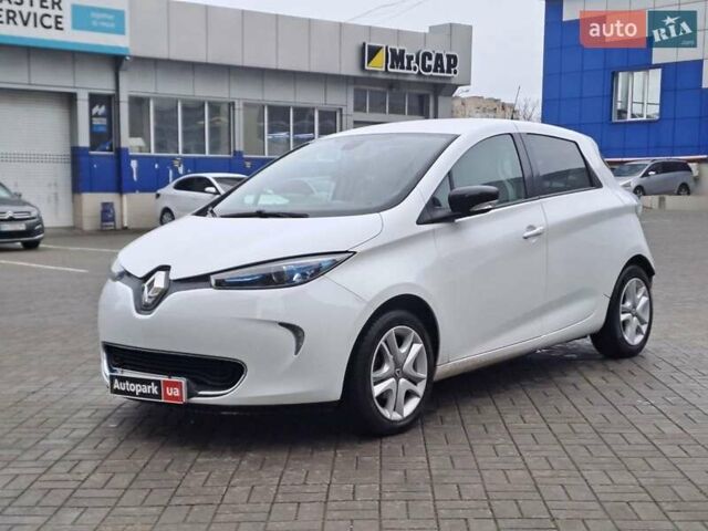 Белый Рено Зое, объемом двигателя 0 л и пробегом 116 тыс. км за 10640 $, фото 1 на Automoto.ua