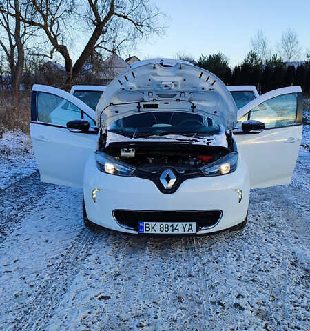 Белый Рено Зое, объемом двигателя 0 л и пробегом 66 тыс. км за 10200 $, фото 1 на Automoto.ua