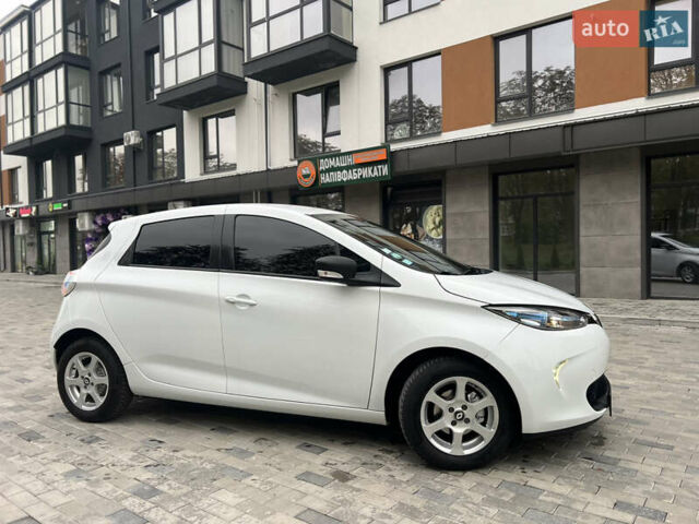 Белый Рено Зое, объемом двигателя 0 л и пробегом 48 тыс. км за 9950 $, фото 1 на Automoto.ua