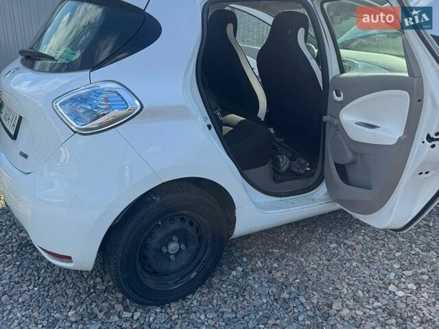 Белый Рено Зое, объемом двигателя 0 л и пробегом 40 тыс. км за 6500 $, фото 1 на Automoto.ua