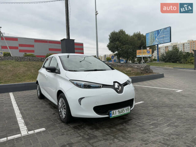 Белый Рено Зое, объемом двигателя 0 л и пробегом 40 тыс. км за 9999 $, фото 1 на Automoto.ua