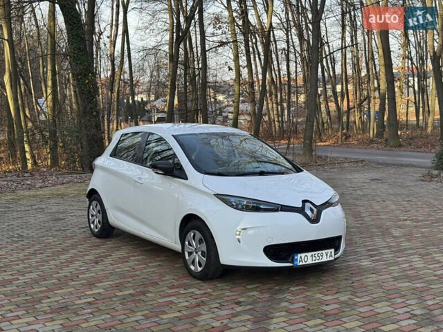 Белый Рено Зое, объемом двигателя 0 л и пробегом 55 тыс. км за 9500 $, фото 1 на Automoto.ua