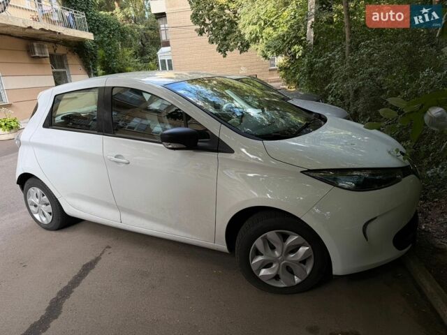 Белый Рено Зое, объемом двигателя 0 л и пробегом 15 тыс. км за 11500 $, фото 1 на Automoto.ua
