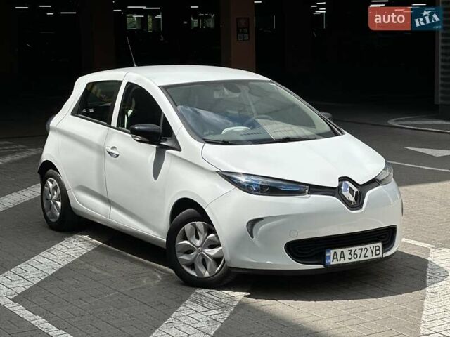 Белый Рено Зое, объемом двигателя 0 л и пробегом 59 тыс. км за 10500 $, фото 1 на Automoto.ua