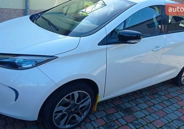 Белый Рено Зое, объемом двигателя 0 л и пробегом 76 тыс. км за 8700 $, фото 1 на Automoto.ua