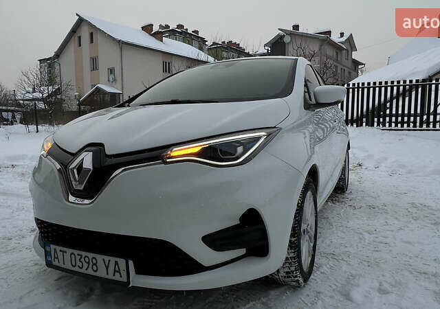 Белый Рено Зое, объемом двигателя 0 л и пробегом 57 тыс. км за 12100 $, фото 1 на Automoto.ua
