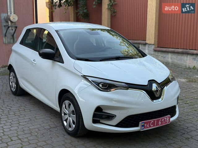 Белый Рено Зое, объемом двигателя 0 л и пробегом 44 тыс. км за 11999 $, фото 1 на Automoto.ua