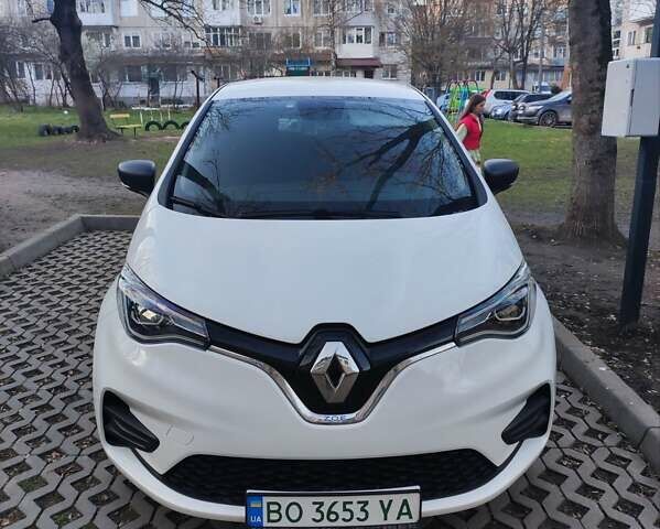 Белый Рено Зое, объемом двигателя 0 л и пробегом 83 тыс. км за 11899 $, фото 1 на Automoto.ua