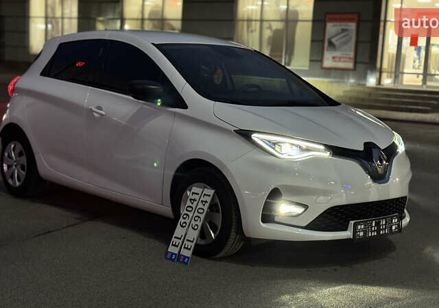 Белый Рено Зое, объемом двигателя 0 л и пробегом 44 тыс. км за 12950 $, фото 1 на Automoto.ua