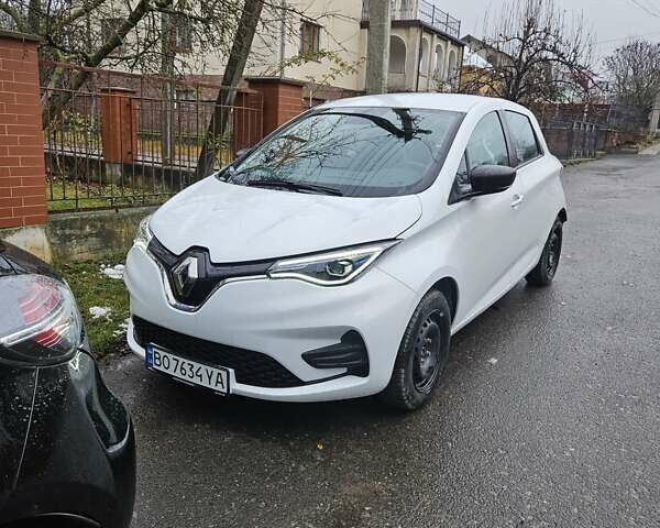 Белый Рено Зое, объемом двигателя 0 л и пробегом 28 тыс. км за 11800 $, фото 1 на Automoto.ua