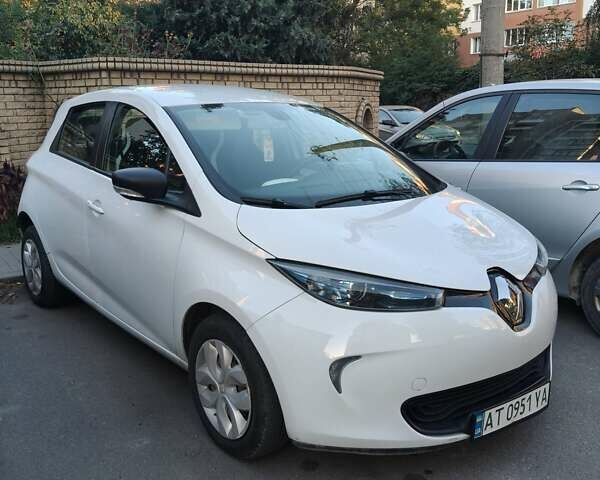 Белый Рено Зое, объемом двигателя 0 л и пробегом 96 тыс. км за 10700 $, фото 1 на Automoto.ua