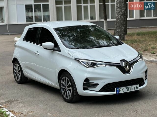 Белый Рено Зое, объемом двигателя 0 л и пробегом 132 тыс. км за 11950 $, фото 1 на Automoto.ua