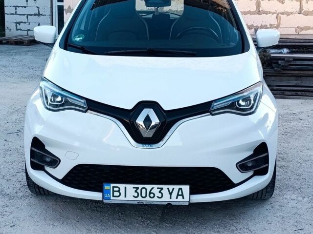 Белый Рено Зое, объемом двигателя 0 л и пробегом 105 тыс. км за 13600 $, фото 1 на Automoto.ua