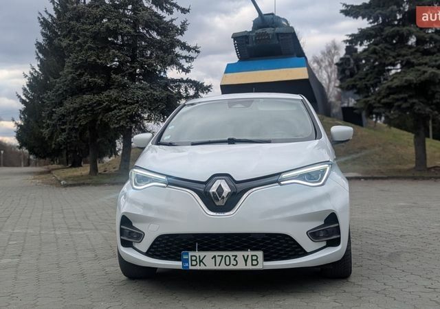 Белый Рено Зое, объемом двигателя 0 л и пробегом 49 тыс. км за 12600 $, фото 1 на Automoto.ua