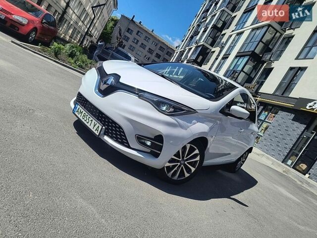 Белый Рено Зое, объемом двигателя 0 л и пробегом 40 тыс. км за 12900 $, фото 1 на Automoto.ua