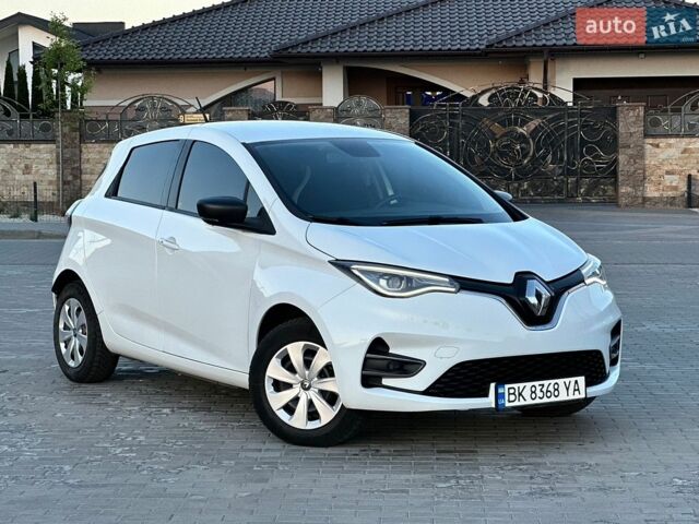Белый Рено Зое, объемом двигателя 0 л и пробегом 75 тыс. км за 11800 $, фото 1 на Automoto.ua