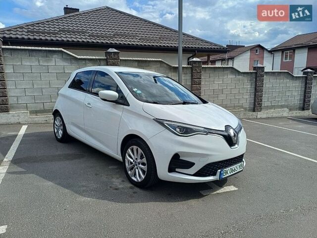 Белый Рено Зое, объемом двигателя 0 л и пробегом 85 тыс. км за 11999 $, фото 1 на Automoto.ua