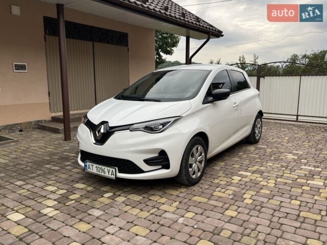 Белый Рено Зое, объемом двигателя 0 л и пробегом 68 тыс. км за 12000 $, фото 1 на Automoto.ua