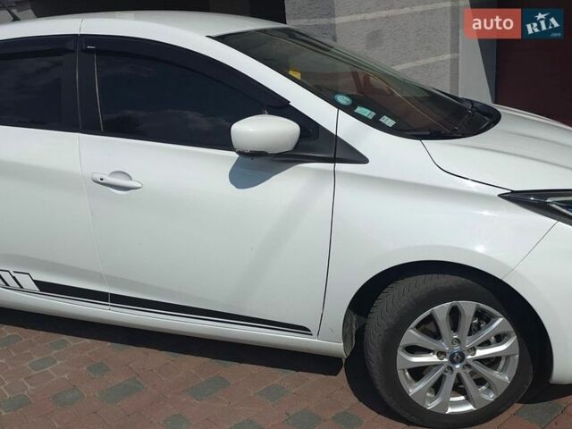 Белый Рено Зое, объемом двигателя 0 л и пробегом 39 тыс. км за 12750 $, фото 1 на Automoto.ua